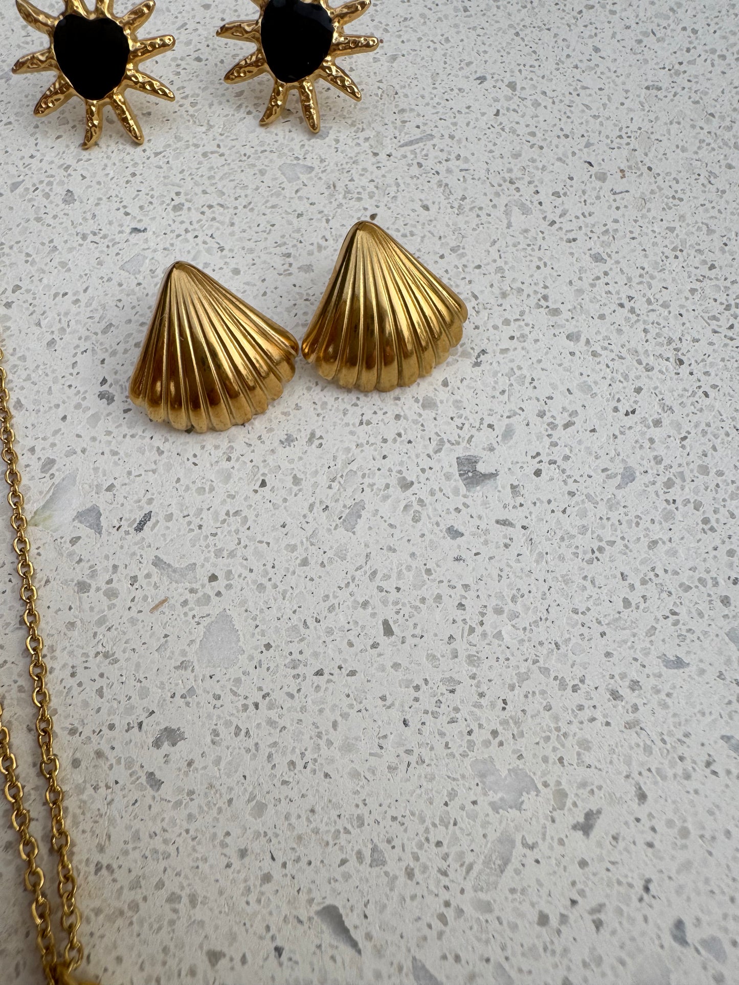 Gold Scallop Shell Stud Earrings – Waterproof 18k Gold Plated