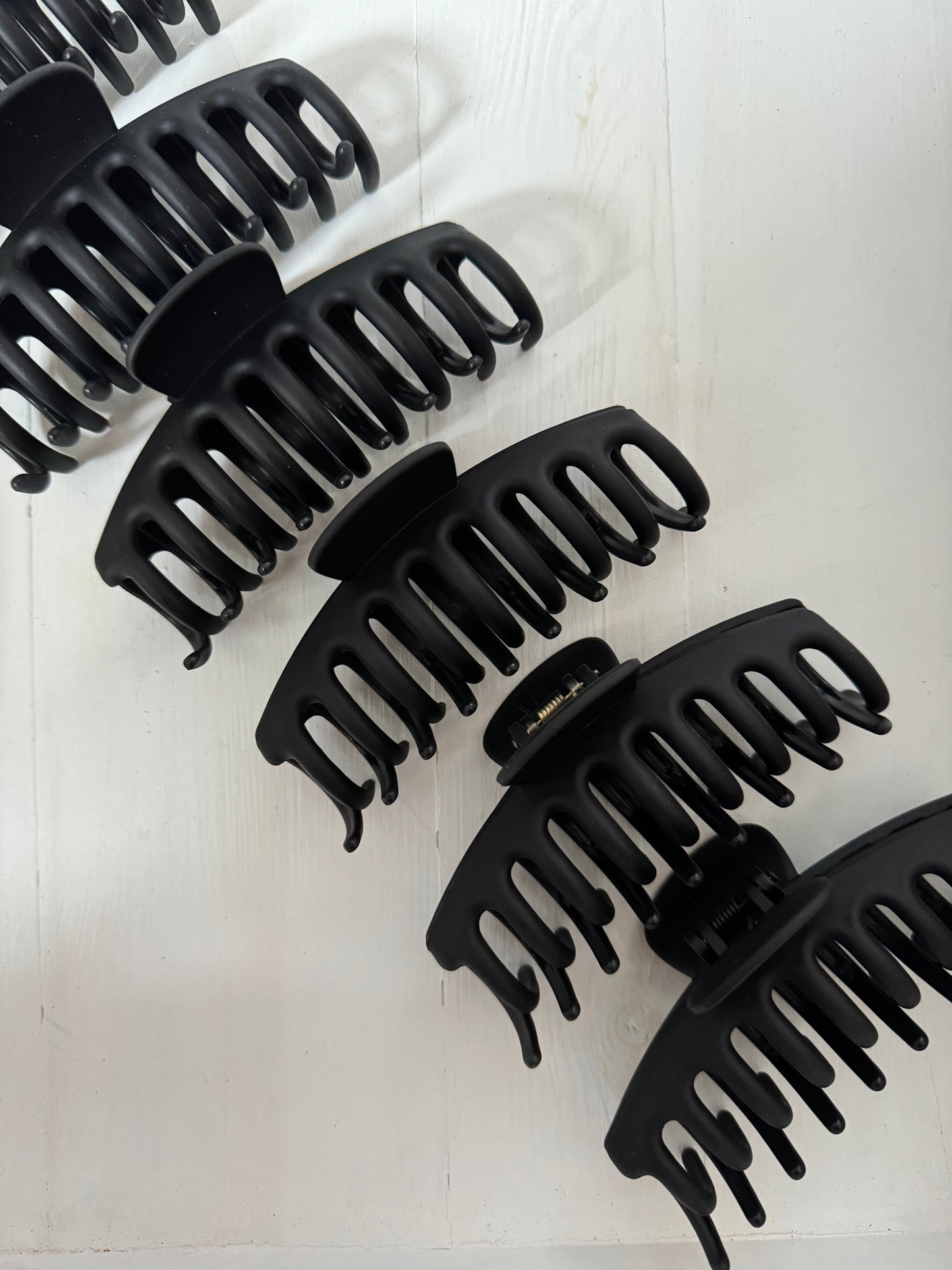 Black Pack of 6 Large Hair Claws